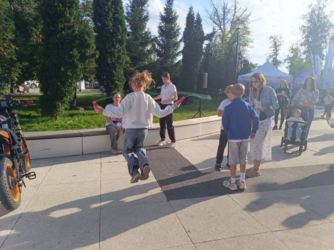 В верхнем городском саду проходит семейный фестиваль «Голоса улиц» В верхнем городском саду проходит семейный фестиваль «Голоса улиц»