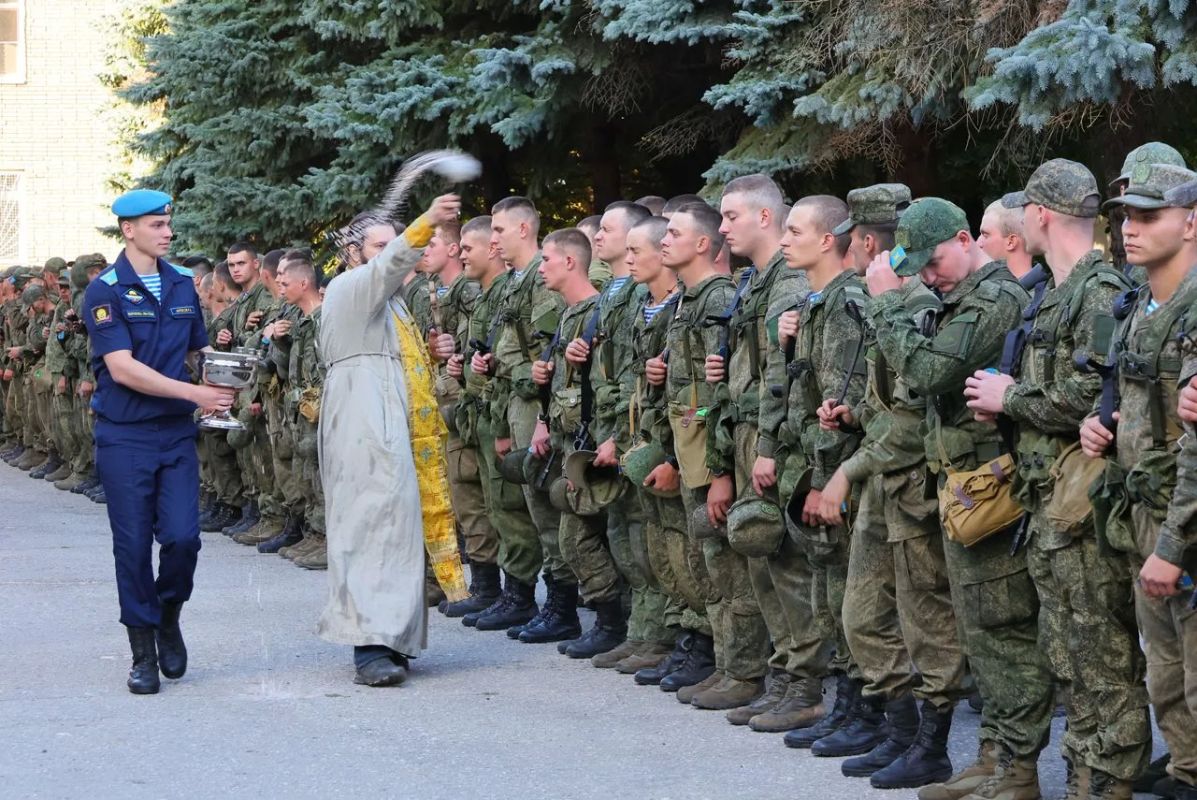 В РГВВДКУ имени генерала армии В.Ф. Маргелова прошла торжественная церемония вручения курсантских погон первокурсникам В РГВВДКУ имени генерала армии В.Ф. Маргелова прошла торжественная церемония вручения курсантских погон первокурсникам