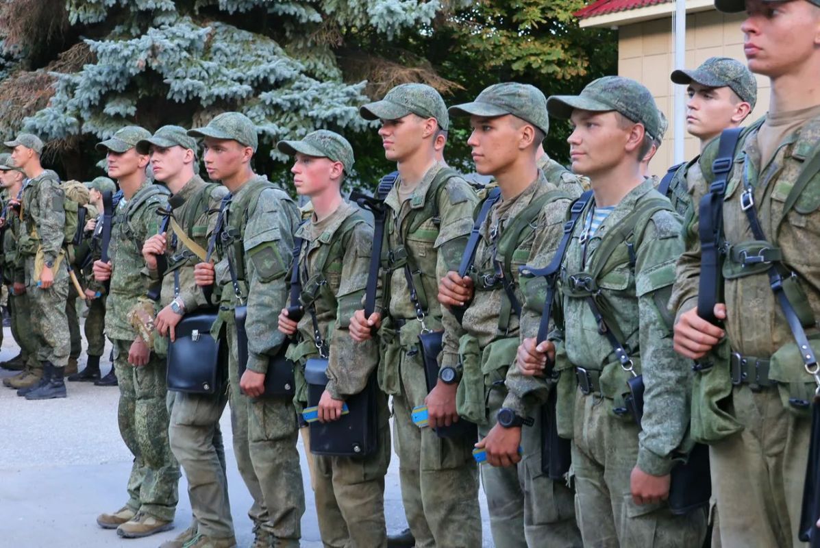 В РГВВДКУ имени генерала армии В.Ф. Маргелова прошла торжественная церемония вручения курсантских погон первокурсникам В РГВВДКУ имени генерала армии В.Ф. Маргелова прошла торжественная церемония вручения курсантских погон первокурсникам