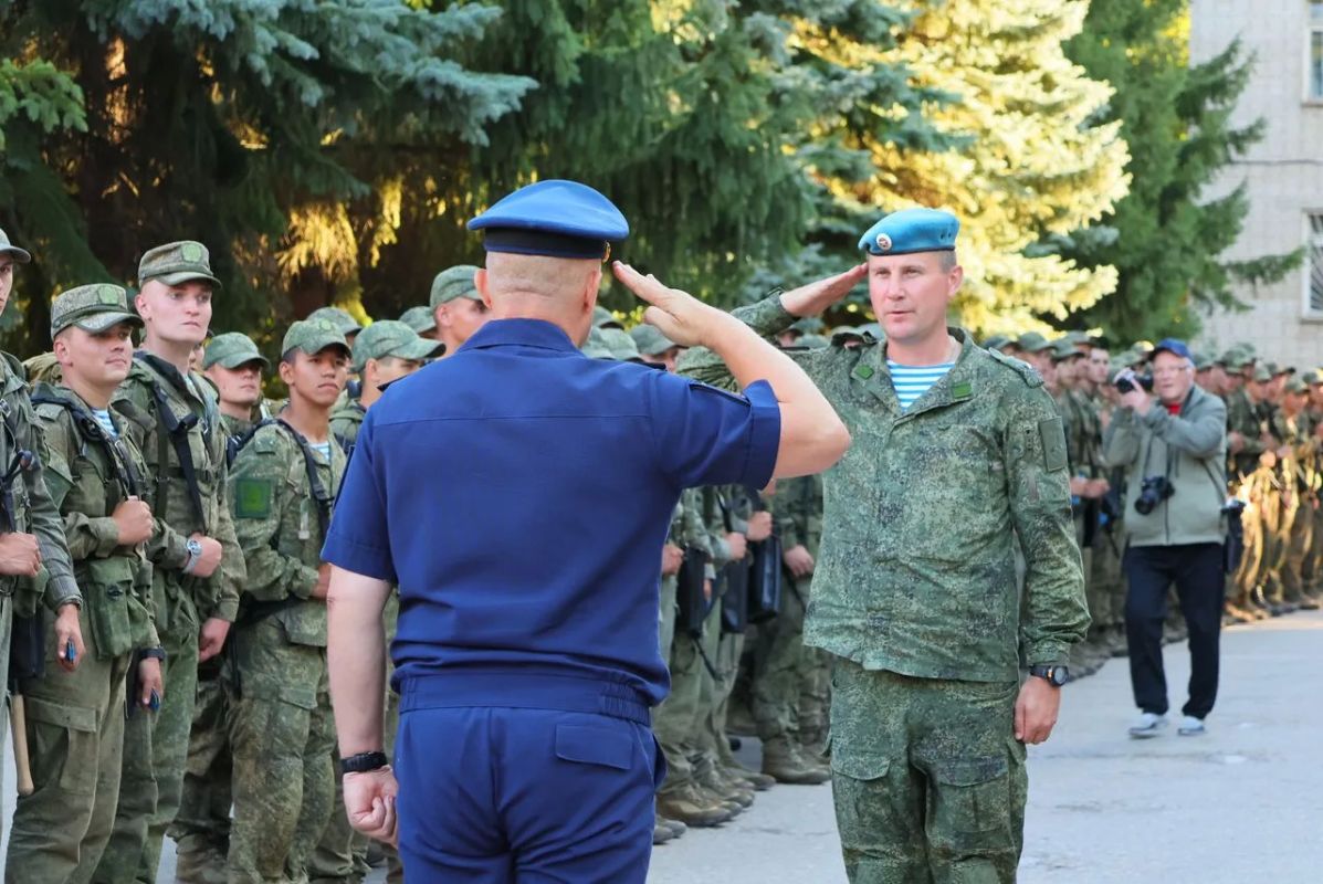 В РГВВДКУ имени генерала армии В.Ф. Маргелова прошла торжественная церемония вручения курсантских погон первокурсникам В РГВВДКУ имени генерала армии В.Ф. Маргелова прошла торжественная церемония вручения курсантских погон первокурсникам