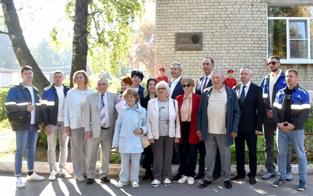 Памятную доску, посвященную энергетику Анатолию Смирягину, установили в Новомичуринске на здании первой школы Памятную доску, посвященную энергетику Анатолию Смирягину, установили в Новомичуринске на здании первой школы