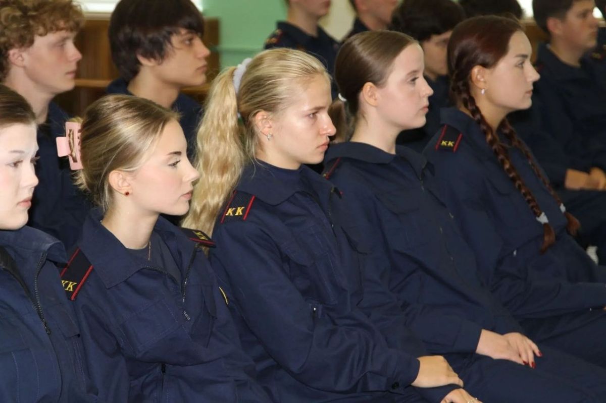 Сотрудники следственного управления СК России по Рязанской области поздравили учащихся ведомственного кадетского класса МБОУ «Русская классическая школа № 7» города Рязани и педагогический состав с началом учебного года и... Сотрудники следственного управления СК России по Рязанской области поздравили учащихся ведомственного кадетского класса МБОУ «Русская классическая школа № 7» города Рязани и педагогический состав с началом учебного года и...