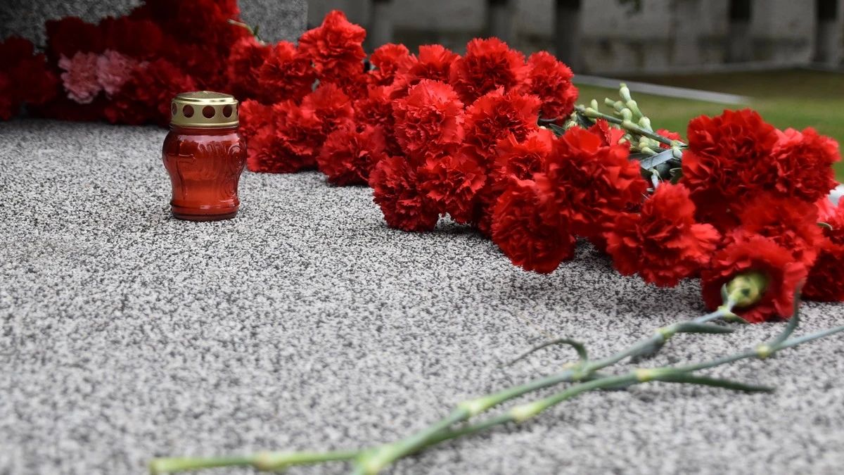 На Ленинградском кладбище в Рязани прошла церемония возложения цветов На Ленинградском кладбище в Рязани прошла церемония возложения цветов