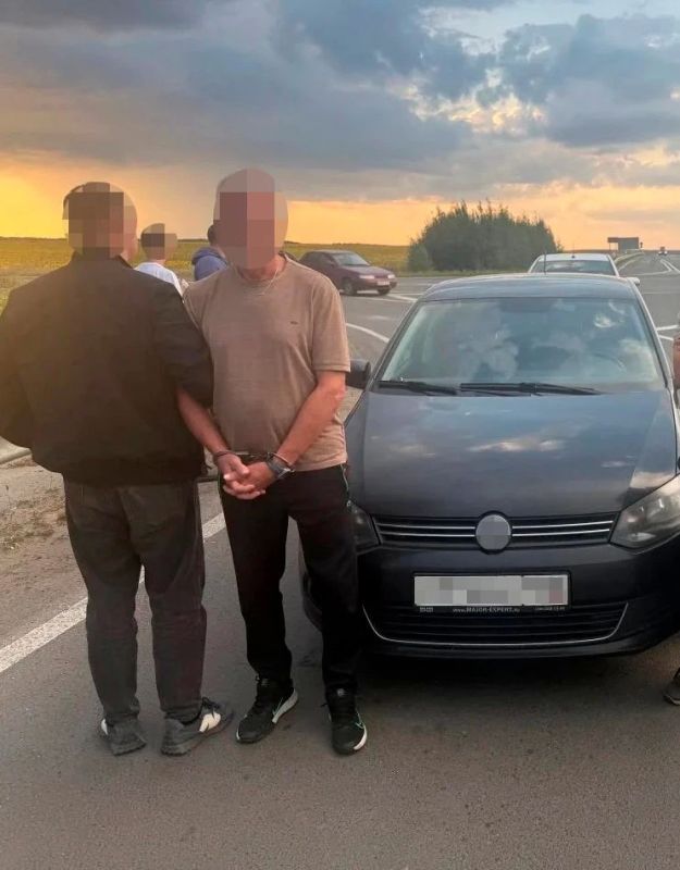 В Рязанской области полицейские задержали 63-летнего наркокурьера при транспортировке оптовой партии «синтетики» В Рязанской области полицейские задержали 63-летнего наркокурьера при транспортировке оптовой партии «синтетики»