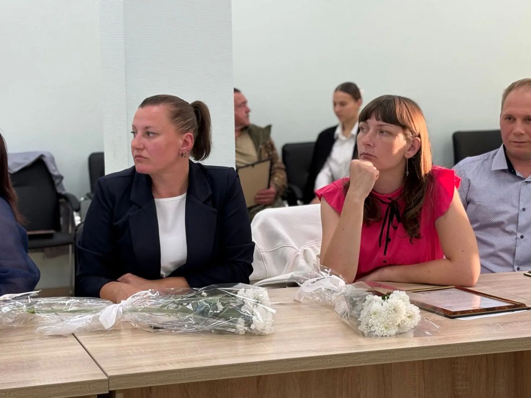 Сегодня чествовали победителей ежегодного городского смотра-конкурса «На лучший ТОС, двор, подъезд» Сегодня чествовали победителей ежегодного городского смотра-конкурса «На лучший ТОС, двор, подъезд»