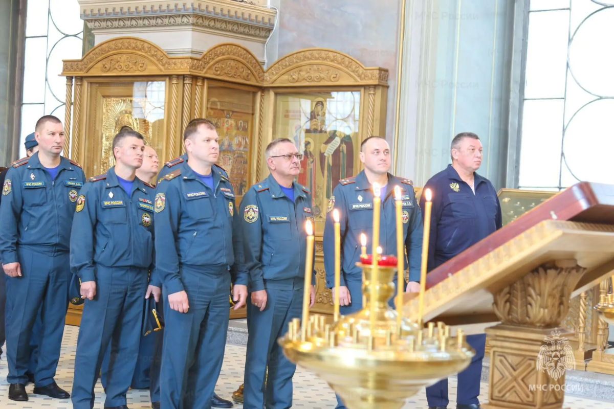 Сотрудники Главного управления МЧС России по Рязанской области приняли участие в праздничном молебне Сотрудники Главного управления МЧС России по Рязанской области приняли участие в праздничном молебне