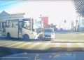 «Лада» столкнулась с маршруткой на перекрестке в центре Рязани