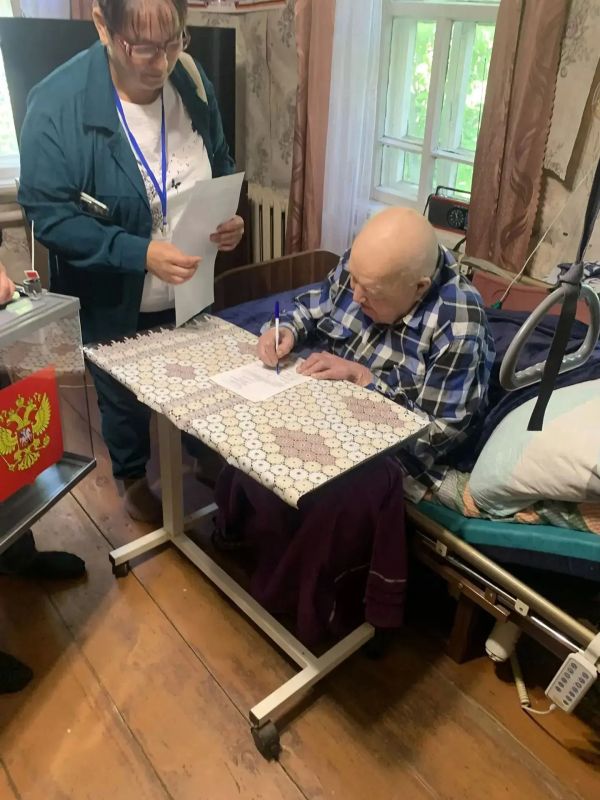 В Рязанской области голосуют ветераны Великой Отечественной войны — их голос бесценен В Рязанской области голосуют ветераны Великой Отечественной войны — их голос бесценен