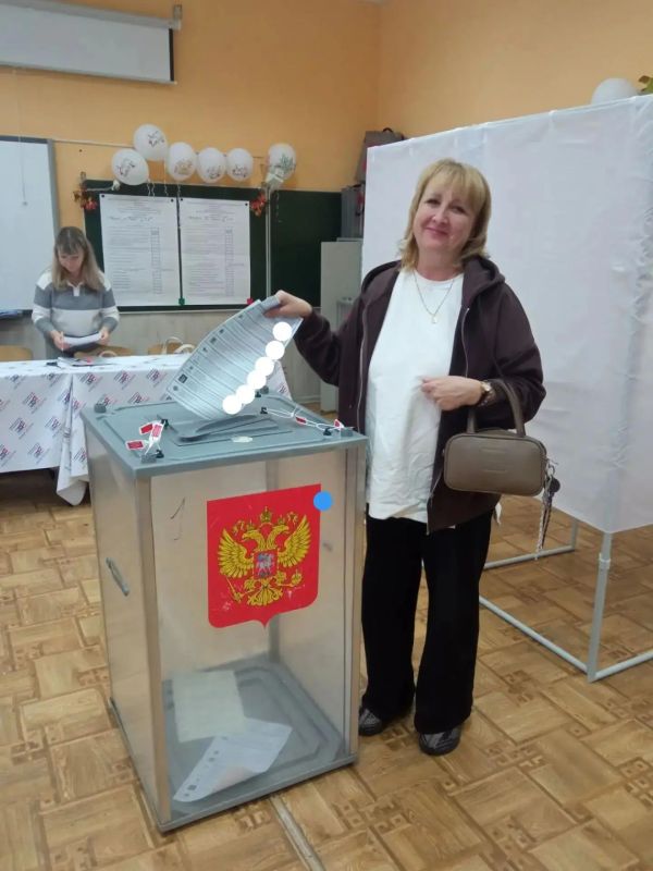 Сегодня утром избирательные участки открыли свои двери Сегодня утром избирательные участки открыли свои двери