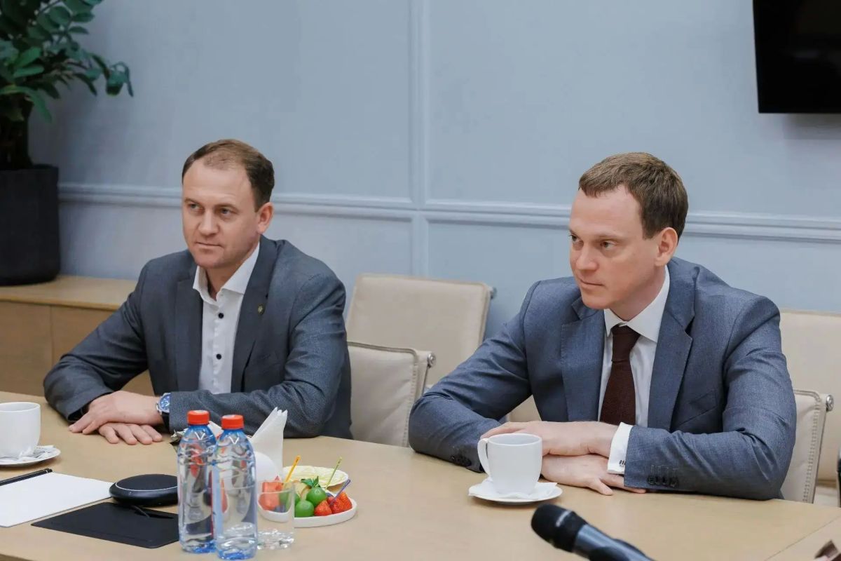 Павел Малков: Встретился с нашими каноистами Захаром Петровым и Матвеем Арсеновым и их тренером Владимиром Петровичем Клиновым Павел Малков: Встретился с нашими каноистами Захаром Петровым и Матвеем Арсеновым и их тренером Владимиром Петровичем Клиновым