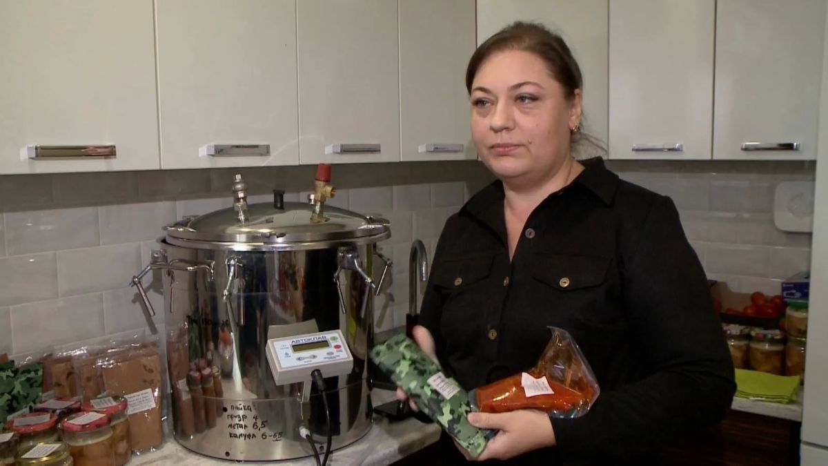 Домашняя кухня для передовой: рязанка отправляет бойцам каши и пастилу