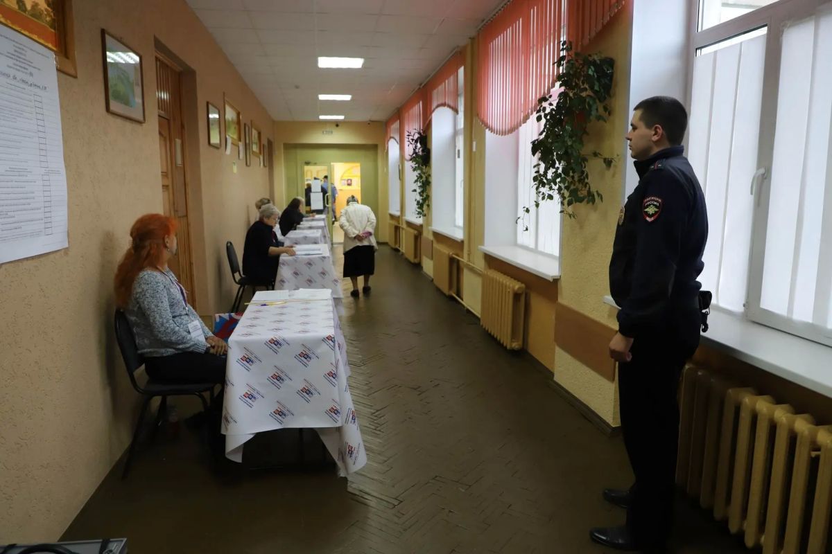 Сотрудники полиции обеспечили в Рязанской области охрану общественного порядка и безопасность в Единый день голосования Сотрудники полиции обеспечили в Рязанской области охрану общественного порядка и безопасность в Единый день голосования