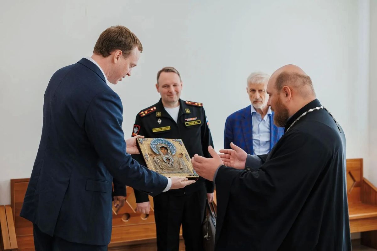 Павел Малков: Показал Сергею Александровичу Фурсенко и начальнику кафедры физической и реабилитационной медицины Военно-медицинской академии имени С.М. Кирова Денису Викторовичу Ковлену реабилитационный центр «Сосновый бор» Павел Малков: Показал Сергею Александровичу Фурсенко и начальнику кафедры физической и реабилитационной медицины Военно-медицинской академии имени С.М. Кирова Денису Викторовичу Ковлену реабилитационный центр «Сосновый бор»
