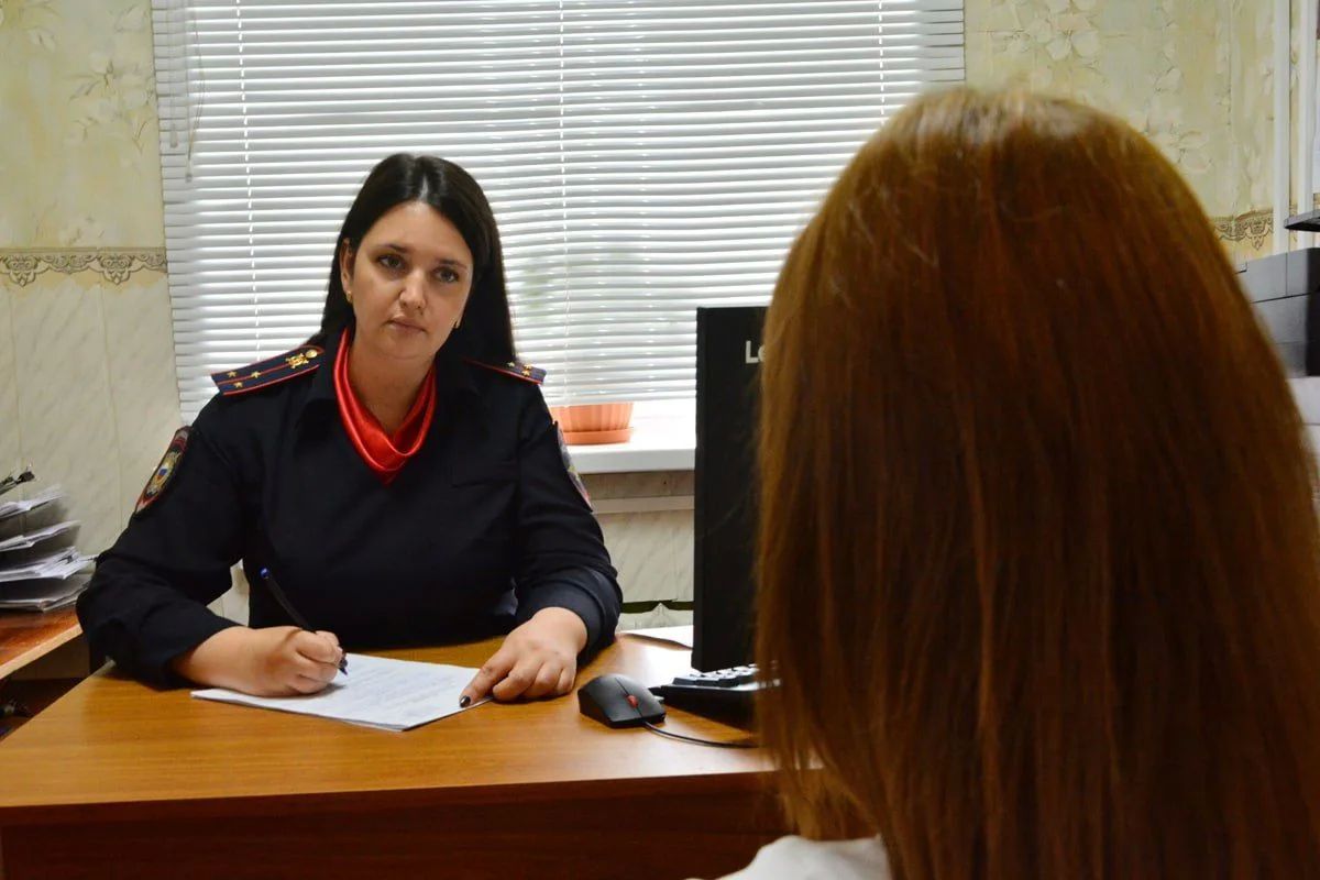 «Пока резали яблоки». Полицейские задержали рецидивистку, подозреваемую в краже сбережений из дома пенсионерки в деревне Ашуково Касимовского округа
