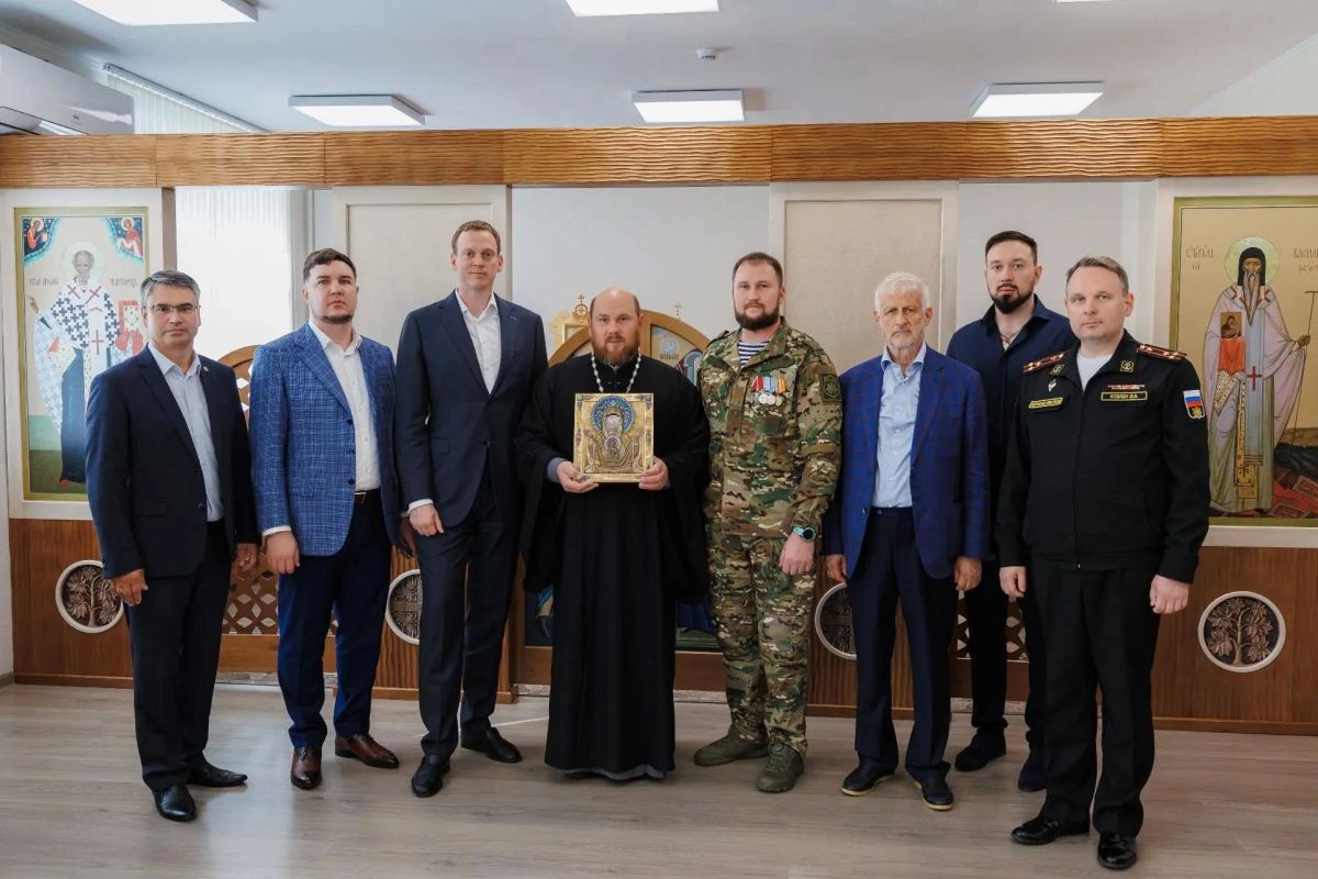 Павел Малков: Показал Сергею Александровичу Фурсенко и начальнику кафедры физической и реабилитационной медицины Военно-медицинской академии имени С.М. Кирова Денису Викторовичу Ковлену реабилитационный центр «Сосновый бор» Павел Малков: Показал Сергею Александровичу Фурсенко и начальнику кафедры физической и реабилитационной медицины Военно-медицинской академии имени С.М. Кирова Денису Викторовичу Ковлену реабилитационный центр «Сосновый бор»