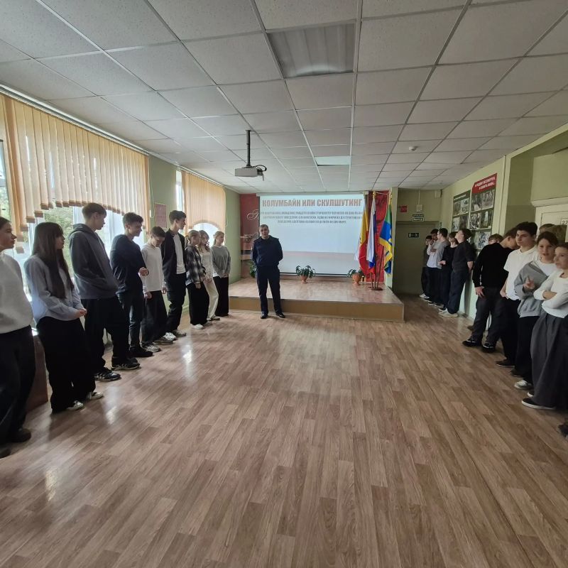 Сотрудник следственного управления СК России по Рязанской области провёл просветительскую лекцию для школьников на тему экстремизма Сотрудник следственного управления СК России по Рязанской области провёл просветительскую лекцию для школьников на тему экстремизма