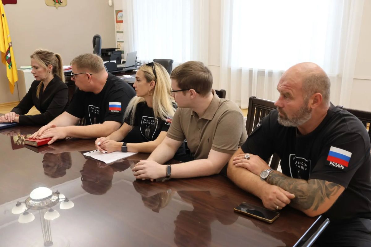 Встретился с народными дружинниками Рязани Встретился с народными дружинниками Рязани