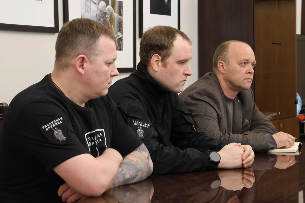 Встретился с народными дружинниками Рязани Встретился с народными дружинниками Рязани