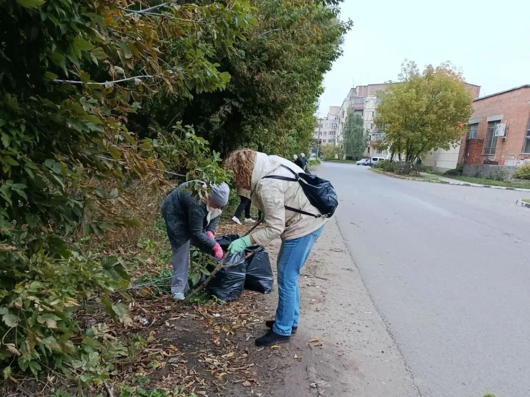 В областном центре состоялся первый осенний общегородской субботник В областном центре состоялся первый осенний общегородской субботник