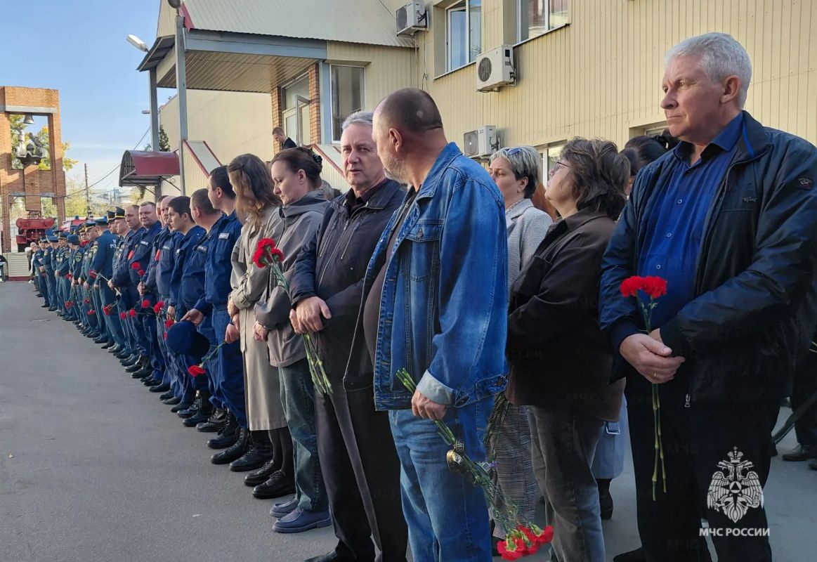 В Главном управлении МЧС России по Рязанской области простились с пожарным Русланом Волковым В Главном управлении МЧС России по Рязанской области простились с пожарным Русланом Волковым