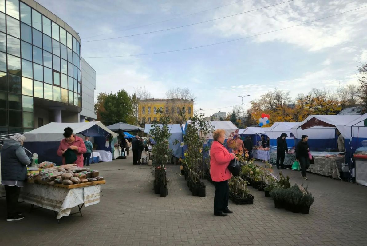 Сегодня начала работу еженедельная ярмарка выходного дня в Рязани Сегодня начала работу еженедельная ярмарка выходного дня в Рязани