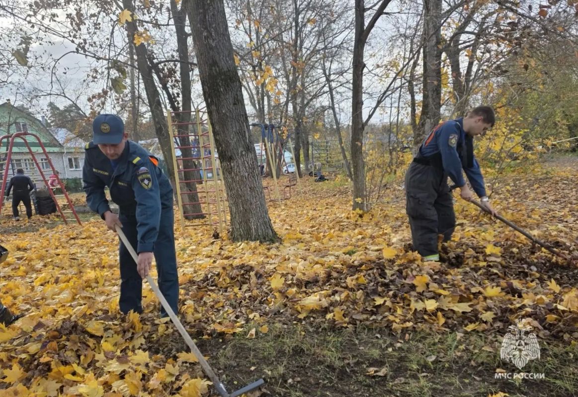 Сотрудники Главного управления МЧС России по Рязанкой области приняли участие в месячнике по благоустройству территорий Сотрудники Главного управления МЧС России по Рязанкой области приняли участие в месячнике по благоустройству территорий