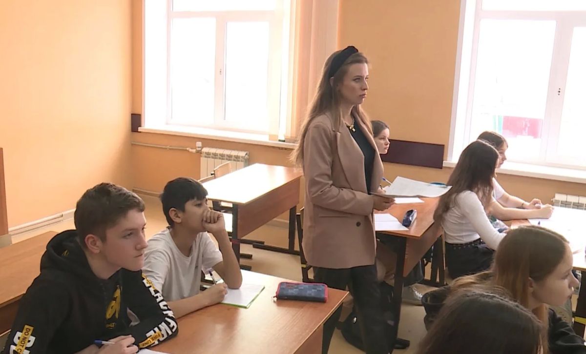 Шестнадцать педагогов пополнили коллективы пятнадцати школ региона