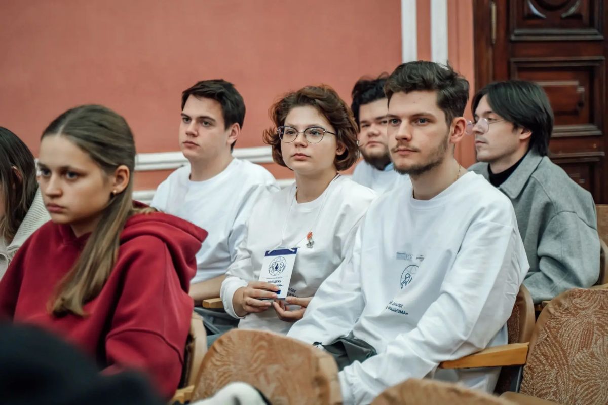 Павел Малков: Молодёжь против фашизма. В РГУ имени С.А. Есенина прошёл трёхдневный форум «Молодёжь против фашизма» Павел Малков: Молодёжь против фашизма. В РГУ имени С.А. Есенина прошёл трёхдневный форум «Молодёжь против фашизма»
