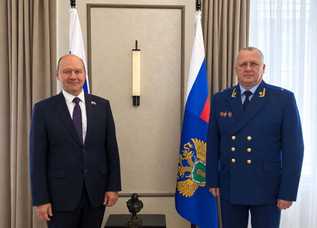 Прокурор Рязанской области Дмитрий Коданёв встретился с Уполномоченным по правам человека в регионе Олегом Леоновым Прокурор Рязанской области Дмитрий Коданёв встретился с Уполномоченным по правам человека в регионе Олегом Леоновым